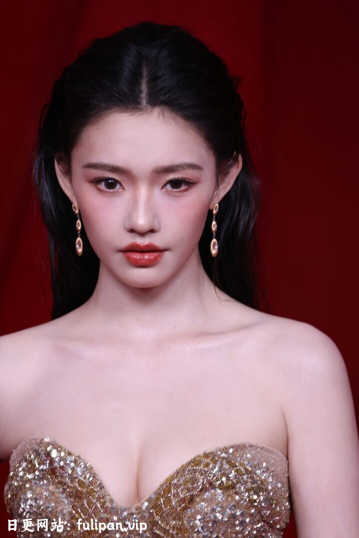 林允 活动生图 金色亮片抹胸鱼尾礼服[101P 1.2G]