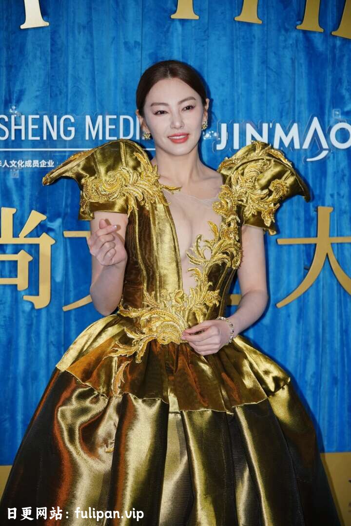 张雨绮 活动生图 豪华金色深V礼服长裙[48P 772M]