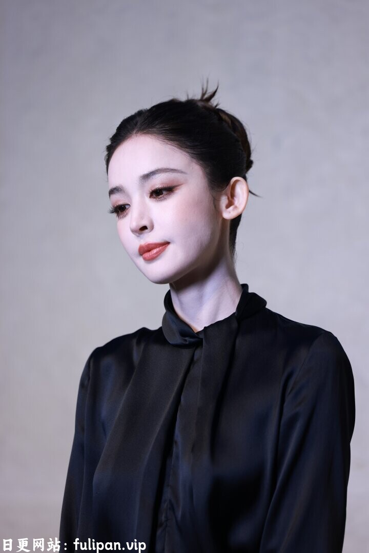古力娜扎 活动生图 黑色长袖上衣镂空网格长裙[100P 1G]