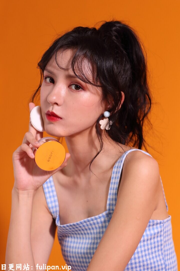 张予曦 写真生图 蓝白格子吊带连衣裙[156P 1.8G]