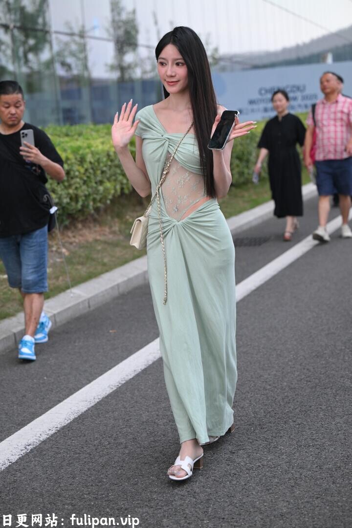 网红模特-小君 绿色单肩镂空连衣长裙[108P 2.1G]