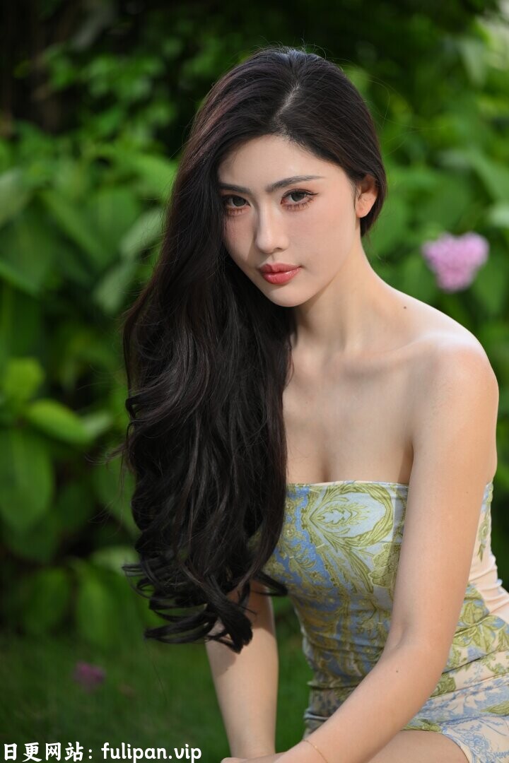 网红模特-叶濛雨 绿色抹胸修身连衣长裙[85P 1.5G]