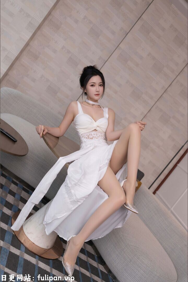 秀人网 鱼子酱Fish 高跟肉丝纯白长裙 白色蕾丝文胸[77P 780M]