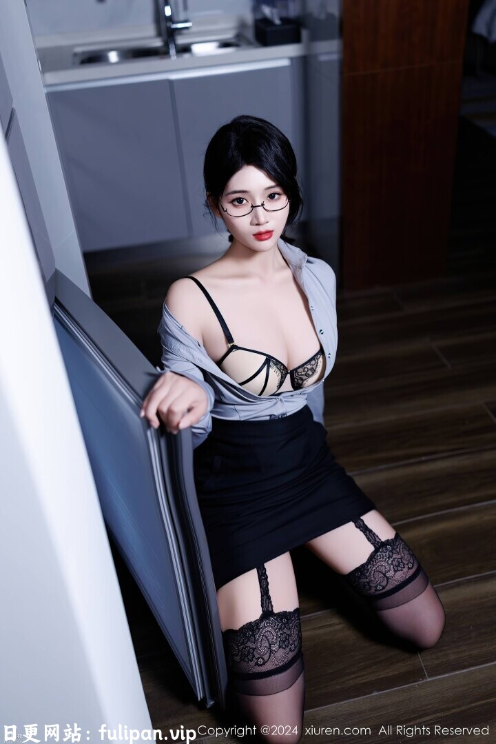 [秀人网]南乔 灰衬黑短裙制服OL 高跟吊带黑丝[91P 747M]夸克