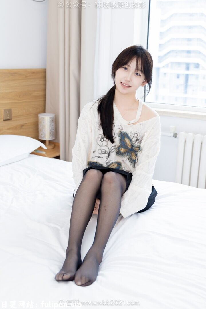 BoBoSocks袜啵啵 香菜 露肩长袖黑短裙 黑色漆皮长靴[144P 1V 5.5G]