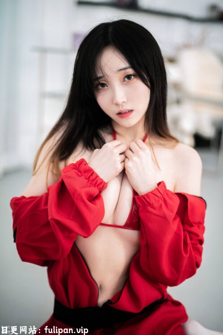 BLUECAKE Bambi (밤비) 鱿鱼游戏-管理员（红色比基尼）[81P 1GB]