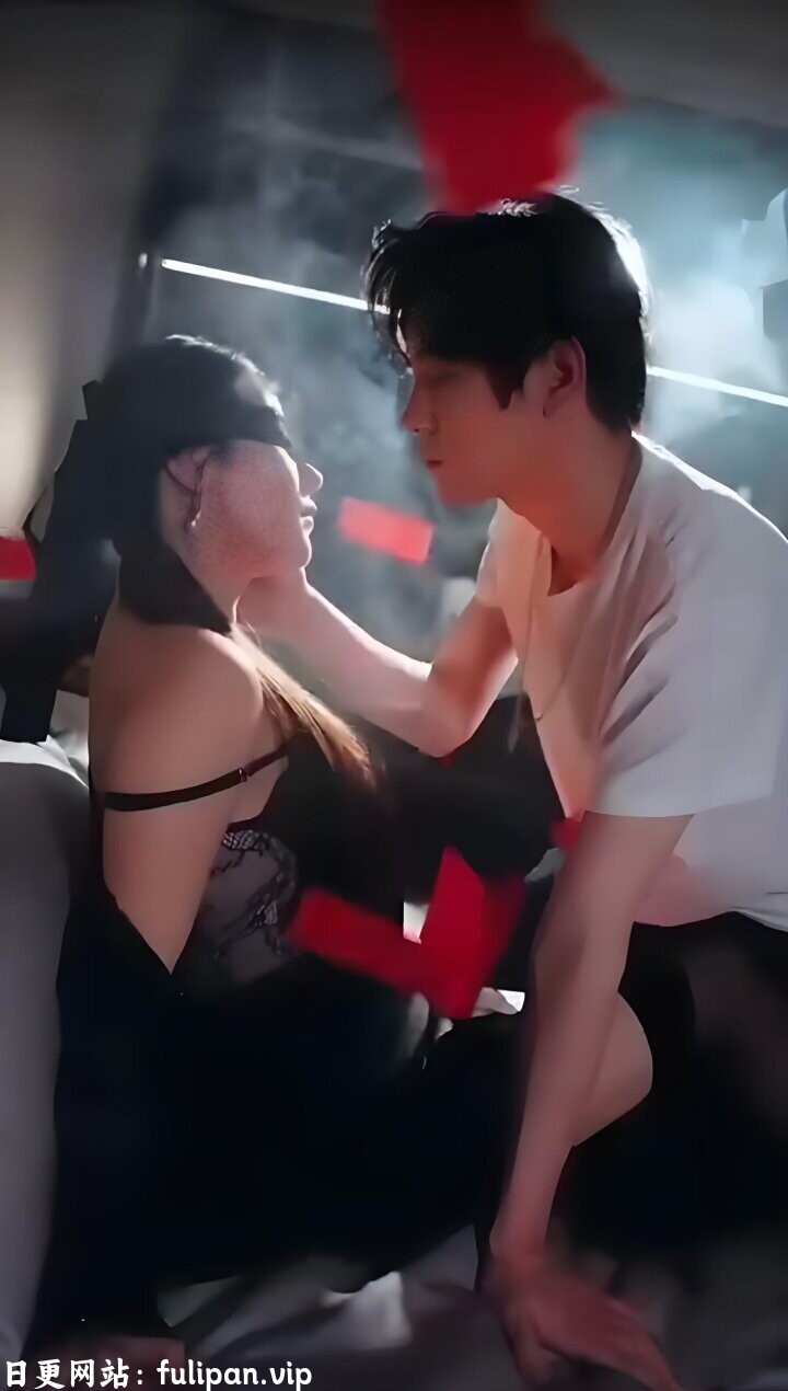 疯狂姐妹花&野风吻蔷薇&玉树庭花 (全集) 擦边剧