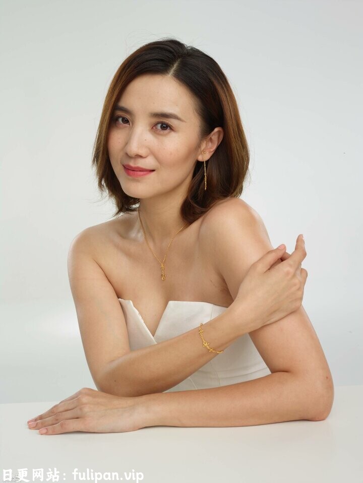 宋佳 棚照生图 纯白抹胸深V连衣长裙[223P 904M]夸克