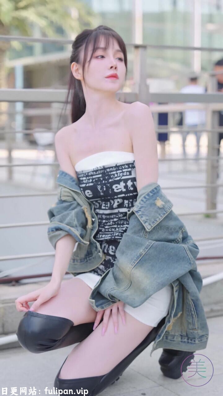 网红模特-是你依然 白色抹胸包臀裙 黑色长靴[20P 1V 345M]