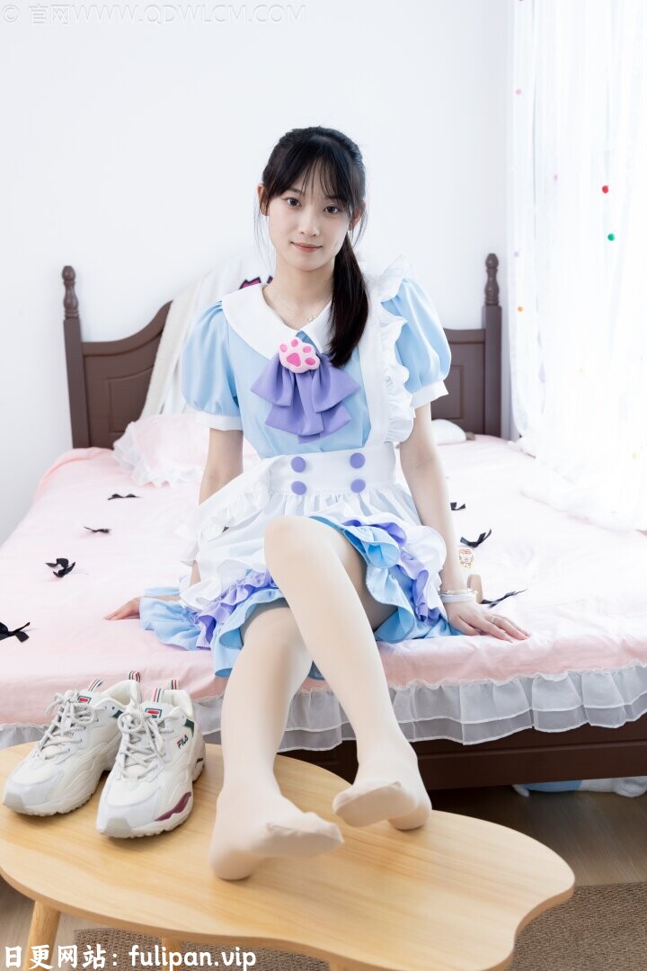 物恋传媒 NO.2704 山奈 蓝白女仆短裙 白丝运动鞋[161P 1V 4.4G]
