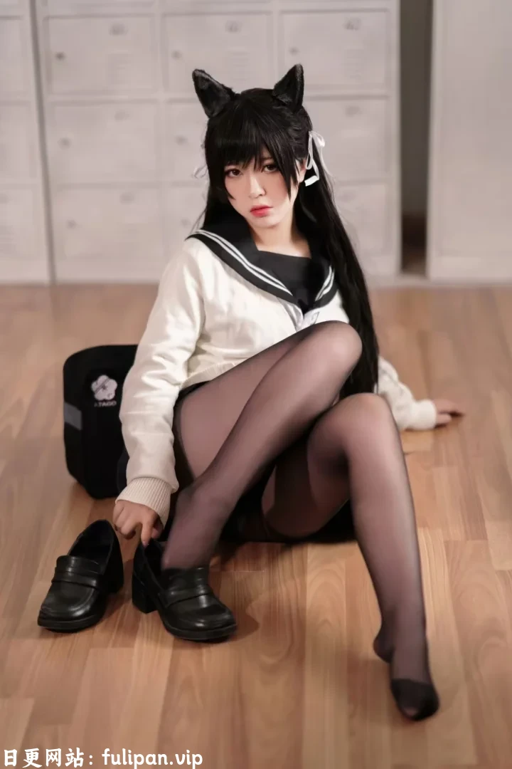 半半子 - 碧蓝航线 爱宕校服 【25P 194M】